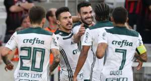 Palmeiras dá show na Arena da Baixada e Corinthians empata em Itaquera