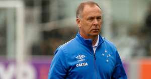 Mano Menezes fica aliviado com primeira vitória do Cruzeiro: 'Valeu ouro'