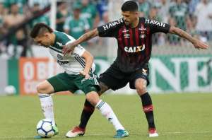 Com lesão muscular, Moisés deve voltar ao Palmeiras apenas após a Copa