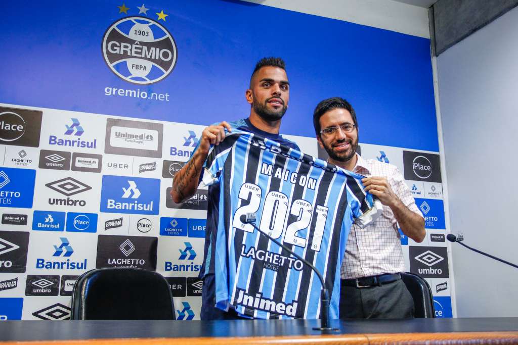 Maicon renovou até 2021 com o Grêmio