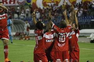 Sampaio Corrêa 2 x 3 CRB - Em jogo polêmico e com chuva de gols. Galo vence mais uma