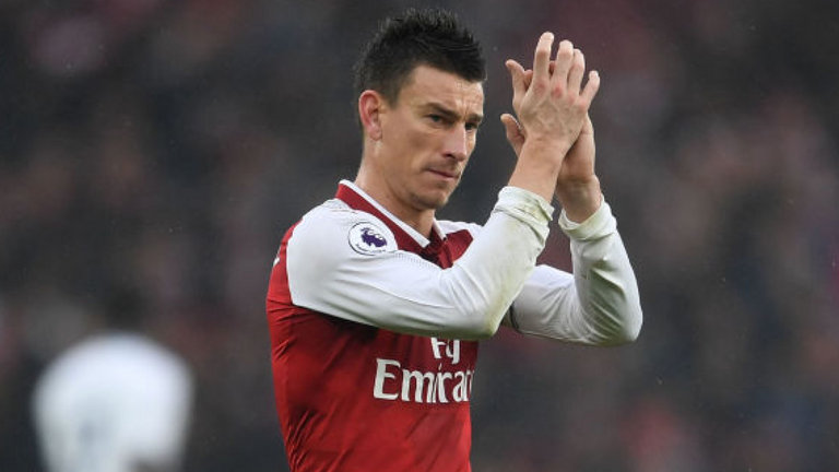 Inglês: Wenger diz que Koscielny foi operado e ficará fora da Copa: ‘Ele está triste’