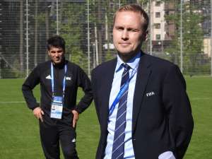 Chefe de inovação da Fifa minimiza problemas do VAR: 'Tecnologia pode falhar'