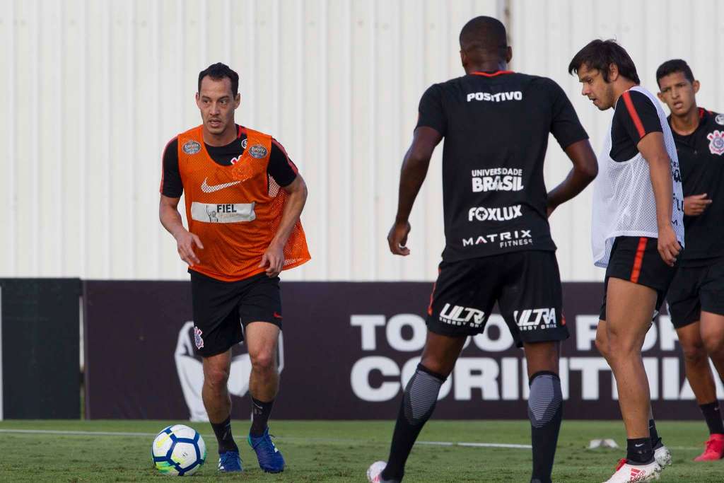 Rodriguinho deve reforçar o Corinthians contra Vitória