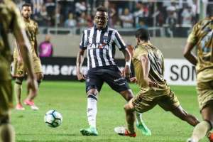 Atlético-MG treina com Cazares entre os titulares e encaminha saída de Roger Bernardo