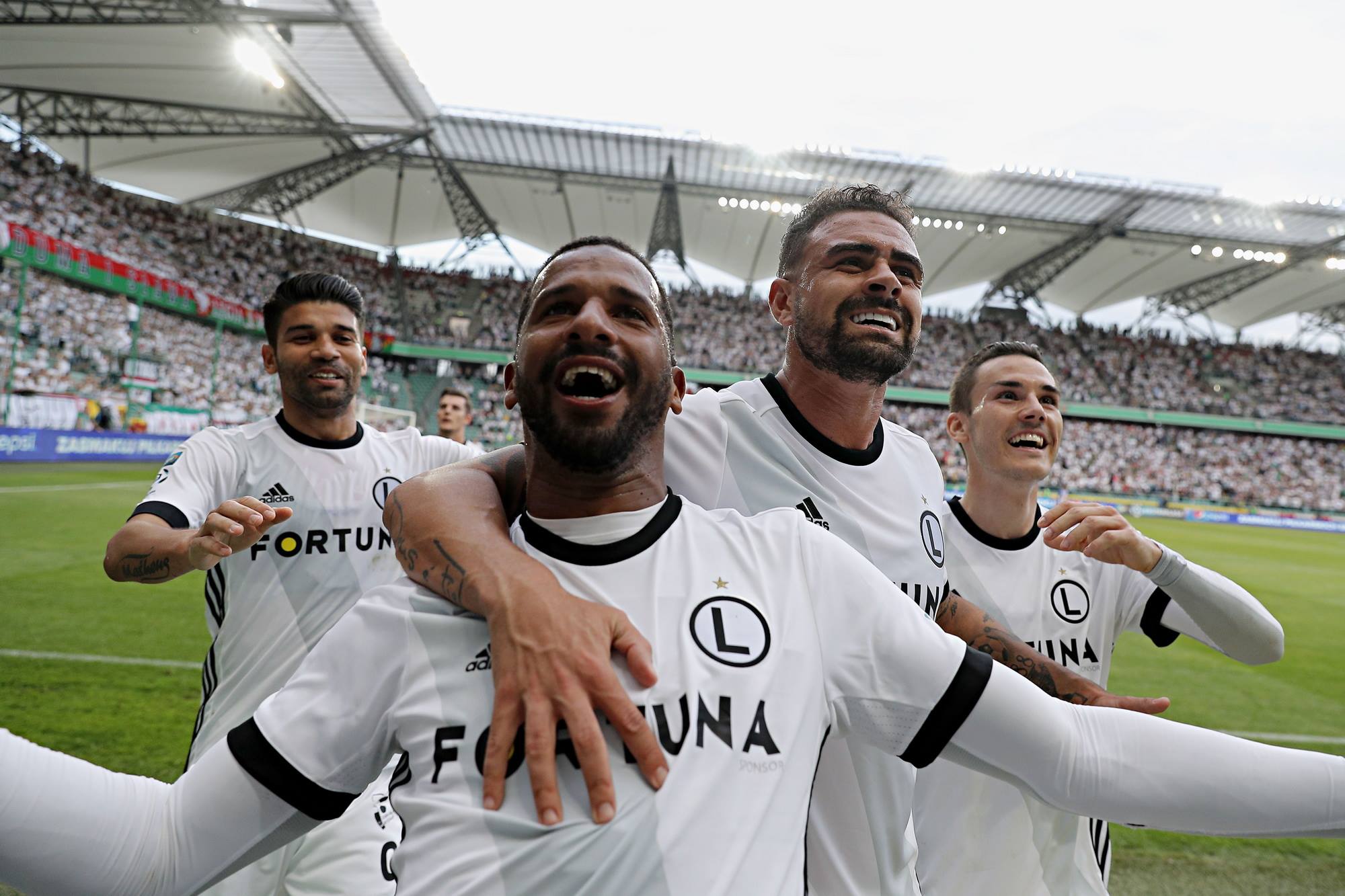 Maurício dos Santos espera terminar temporada no Legia Varsóvia com título