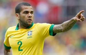 Copa do Mundo: Lasmar chega a Paris para avaliar condição de Daniel Alves