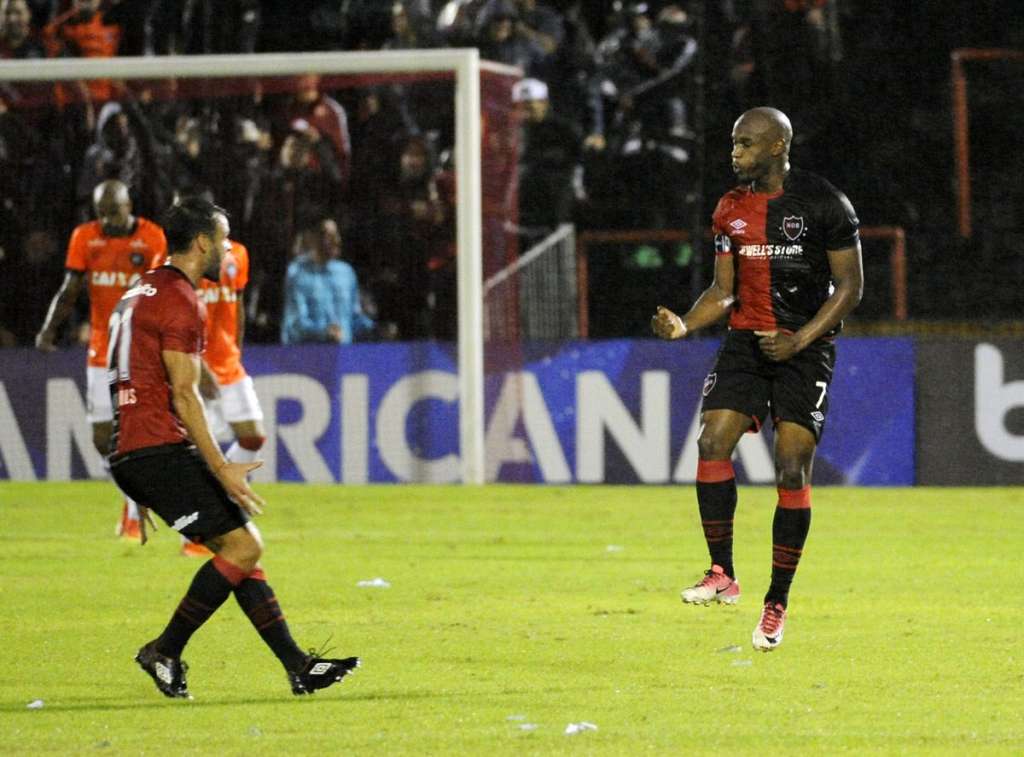 Newell’s Old Boys vence, mas acaba eliminado na Sul-Americana