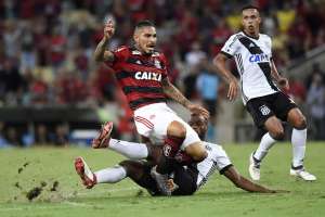 Guerrero adota cautela sobre titularidade no Flamengo: 'Decisão é do treinador'