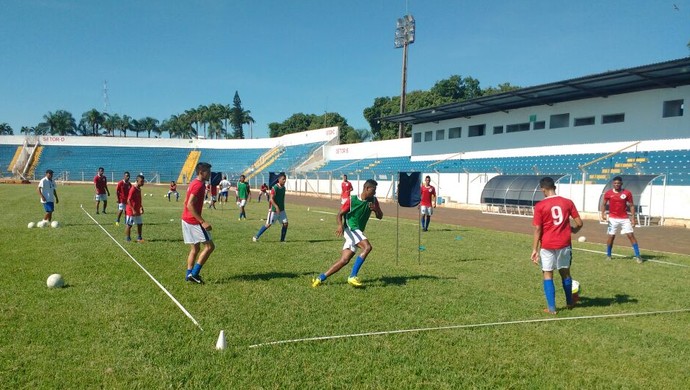 Segundona: Com novidade na lateral, técnico mira reabilitação do Osvaldo Cruz