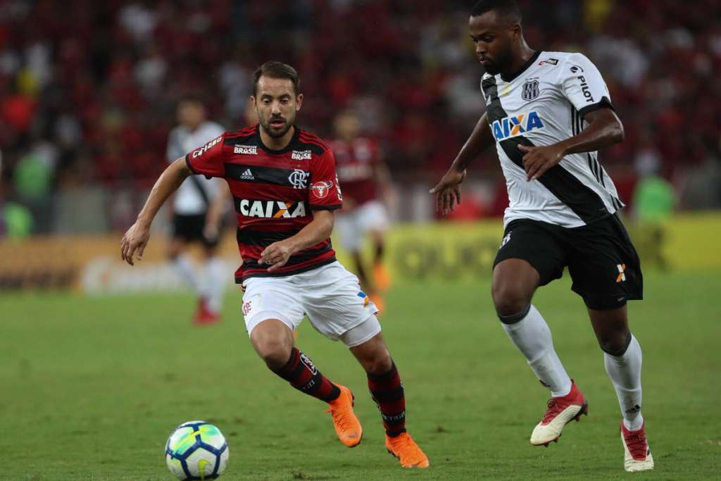Éverton Ribeiro é um dos que serão poupados na próxima partida