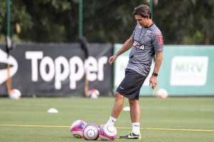 Larghi define time em treino do Atlético-MG, mas mantém mistério sobre Cazares
