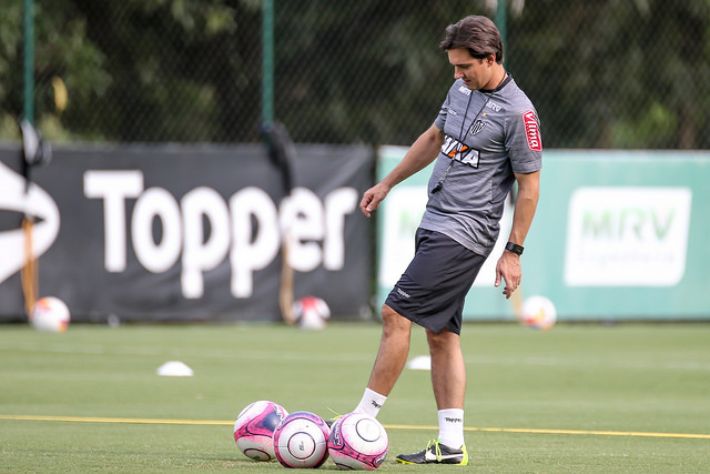 Larghi define time em treino do Atlético-MG, mas mantém mistério sobre Cazares