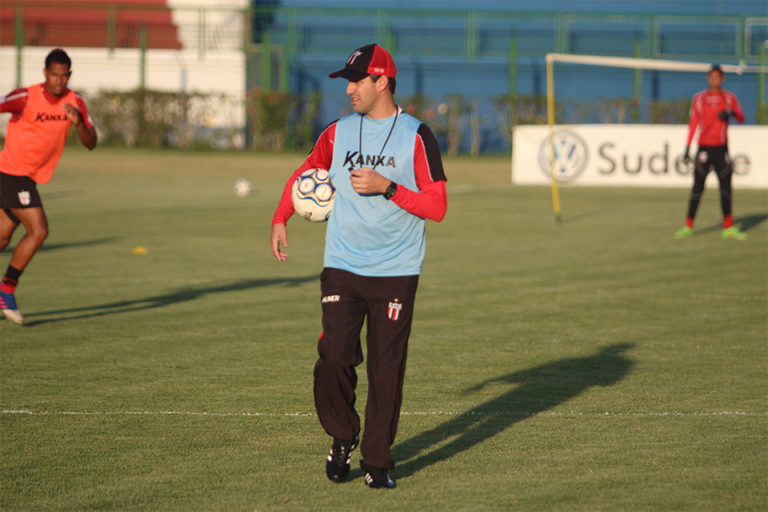 Série C: Léo Condé comanda último treino do Botafogo-SP antes de enfrentar o Tupi