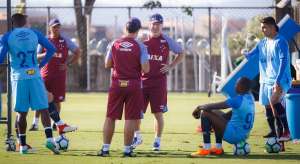 Thiago Neves, Ariel e Romero não treinam e podem desfalcar o Cruzeiro domingo