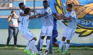 Macaé-RJ 3 x 1 URT-MG - Leão vence mais uma e segue isolado no Grupo A12