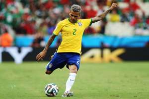 Fora da Copa, Daniel Alves divulga vídeo e garante: 'Minha alma está em paz'