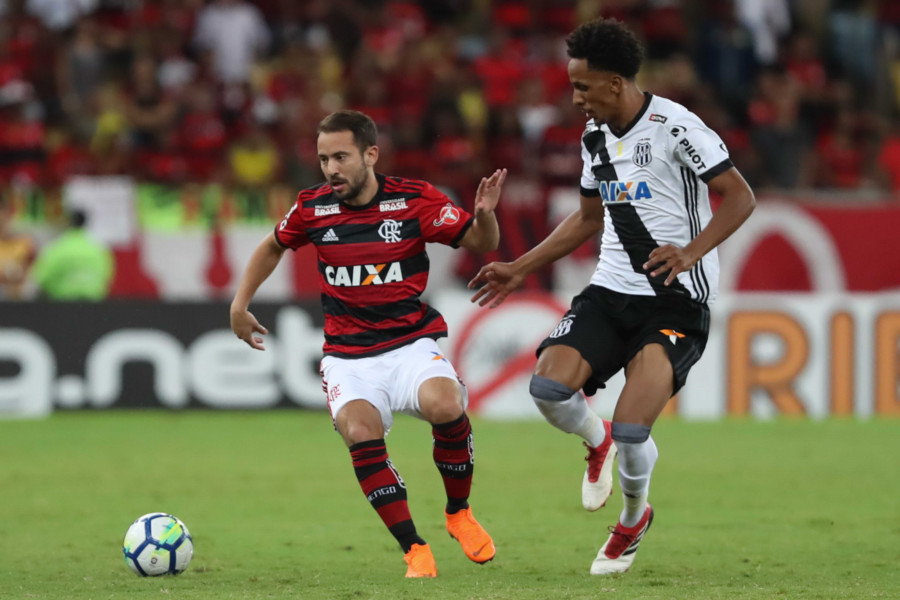 Se a Ponte se adapta a gramados adversários, não deve estranhar o Serra Dourada