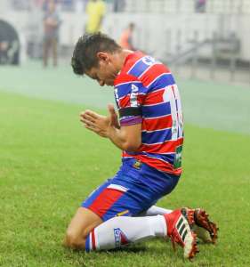 Série B: Emocionado, atacante Osvaldo se despede do Fortaleza