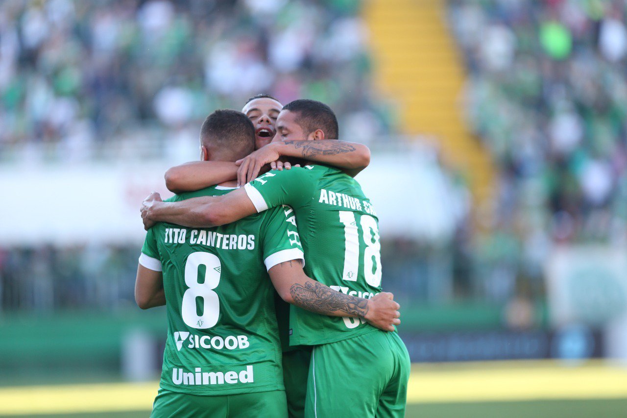 Chapecoense 3 x 2 Flamengo – Gol em cima da hora derruba série invicta do Mengão