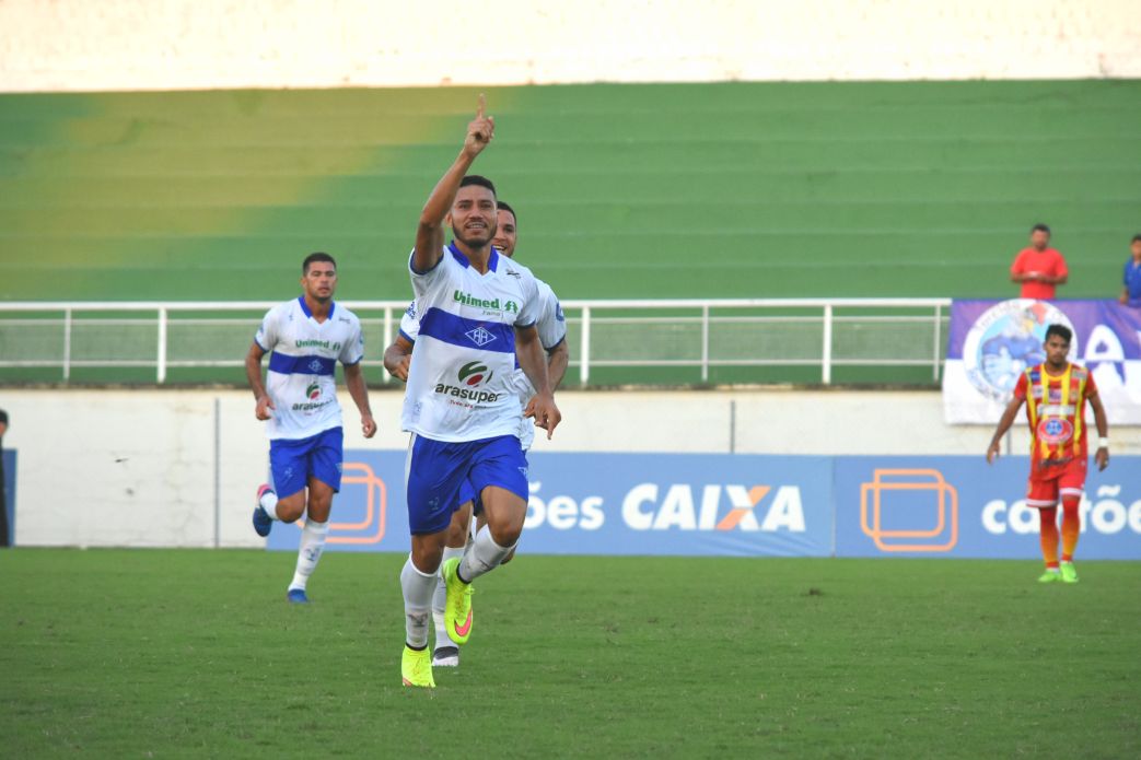 Atlético-AC 5 x 0 Juazeirense-BA – Com hat-trick de Neto, Galo vence e assume liderança