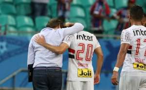 Após Shaylon ser herói, Aguirre diz que defendeu permanência de meia no São Paulo