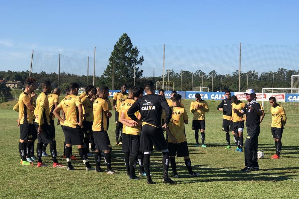 Série B: Mazola Júnior pede tempo para falar sobre reforços no Criciúma