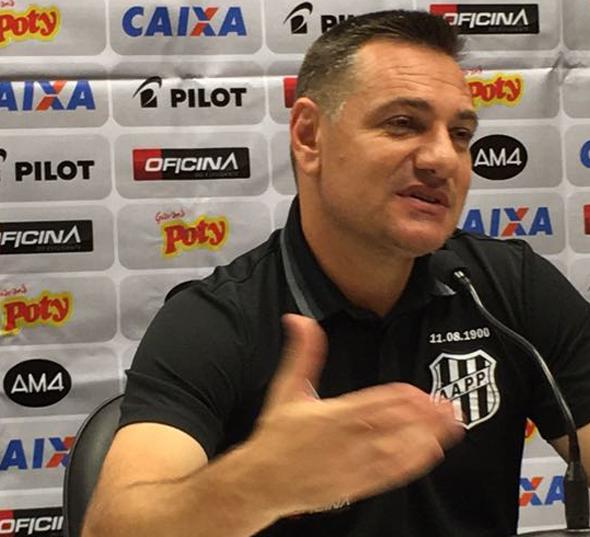 O técnico Doriva cobrou a vitória da Ponte Preta diante do Atlético-GO em Bragança Paulista