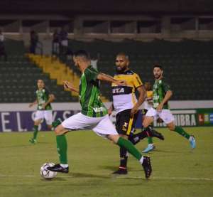Série B: Com dores no joelho, Anselmo Ramon vira dúvida no Guarani para sexta