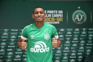 Chape apresenta ex-lateral do Tubarão: 