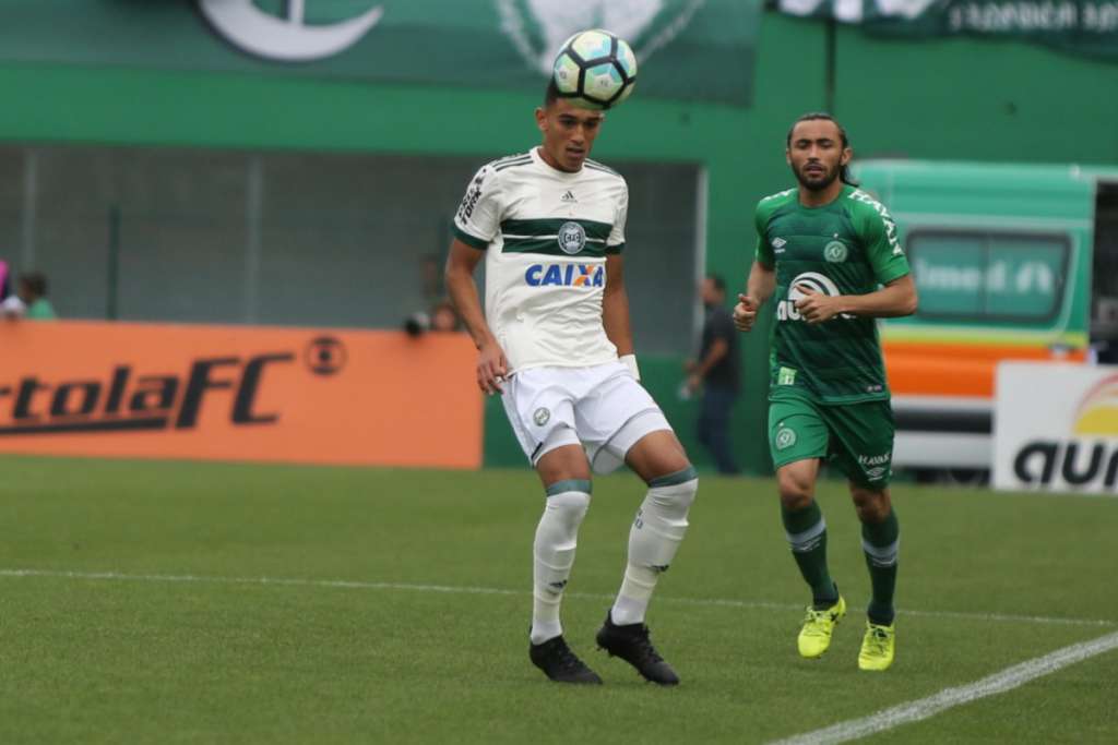 O volante Vitor Carvalho é mais uma baixa no Coritiba nesta Série B por contusão