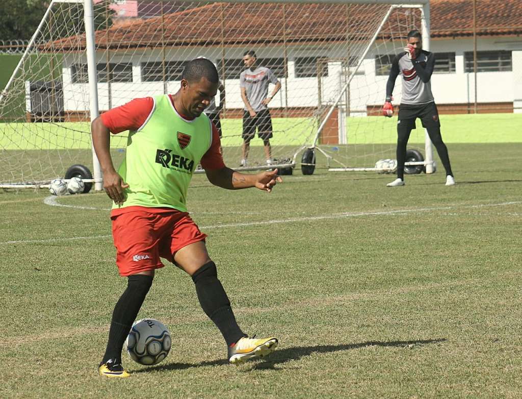 Mazinho quer Oeste brigando pela parte de cima da Série B