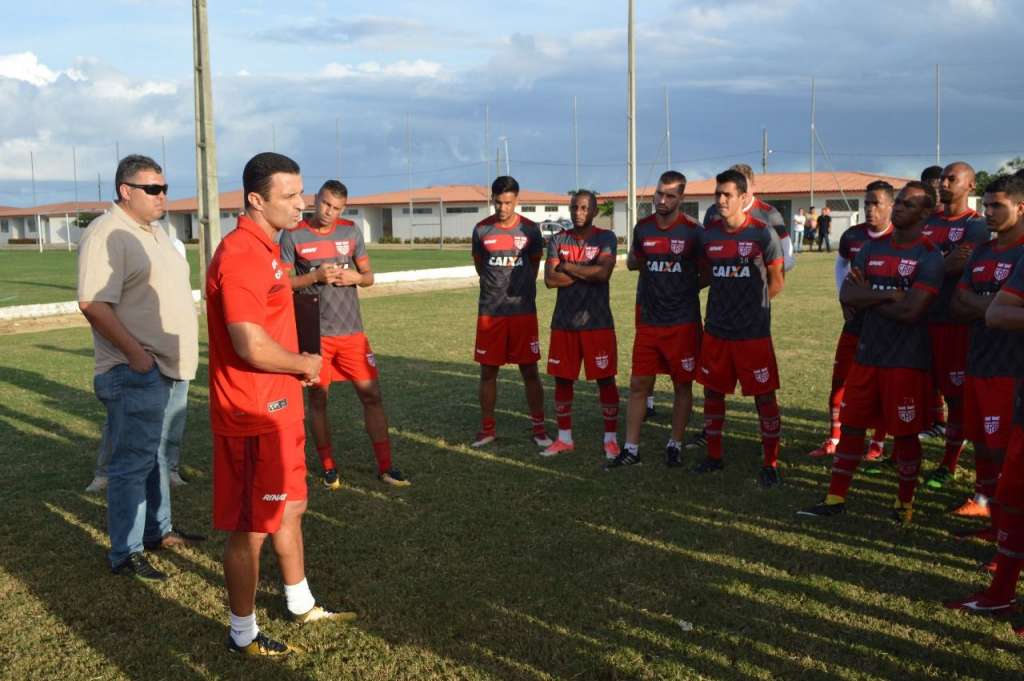 Júnio Rocha lamenta a goleada para o Avaí - Maxwell Oliveira / CRB