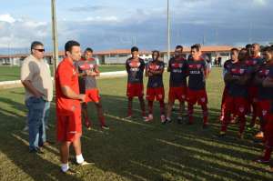 Série B: Júnior Rocha lamenta goleada, mas avisa: “Não está tudo errado no CRB”
