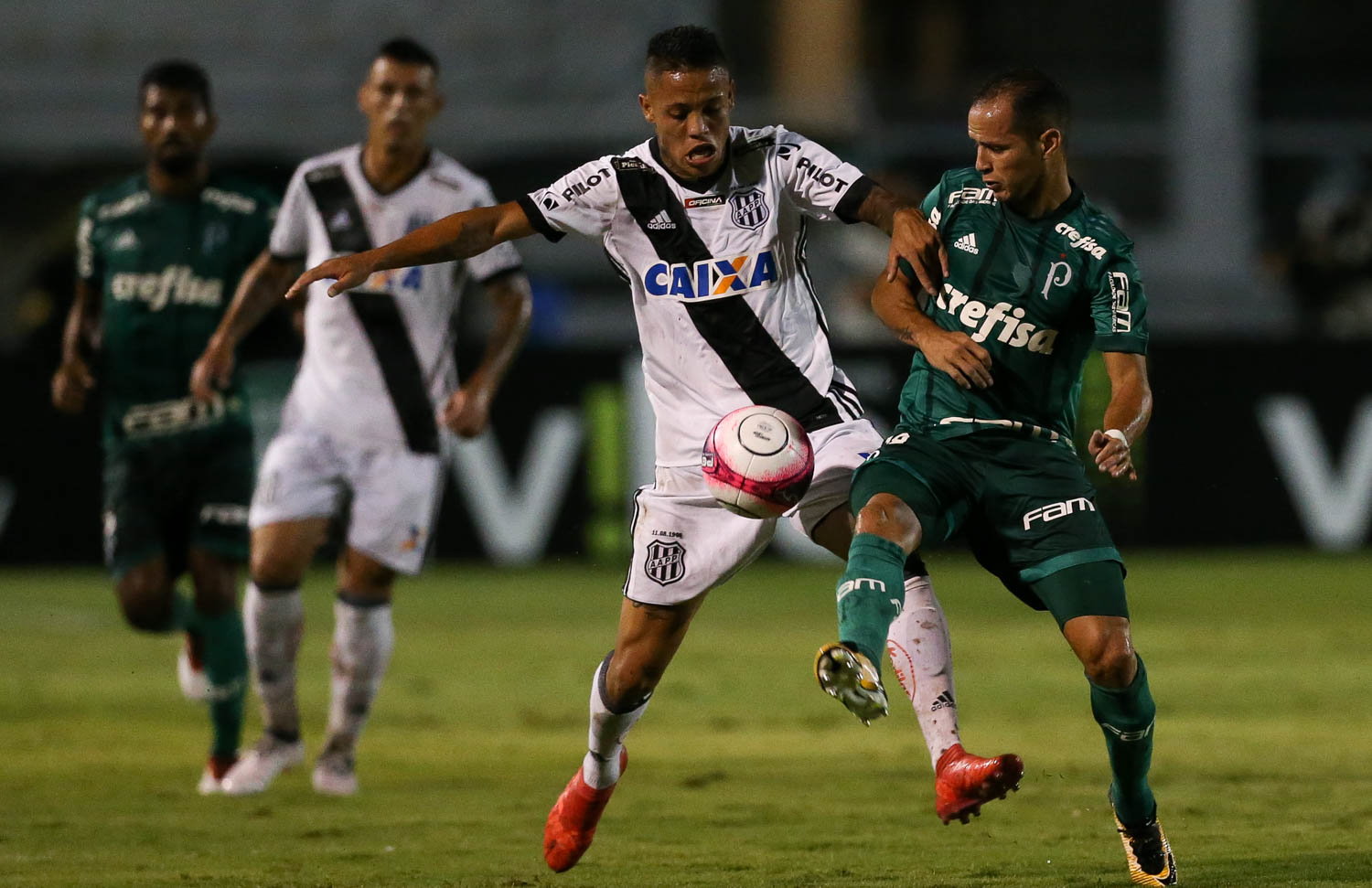 Orinho volta a sentir lesão e vira desfalque da Ponte contra Atlético-GO na Série B