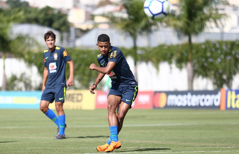 Atacante do São Paulo, Brenner é chamado por Tite para treinar com a seleção