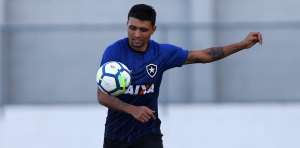 Após estreia de Aguirre, Kieza vê como positiva concorrência no Botafogo