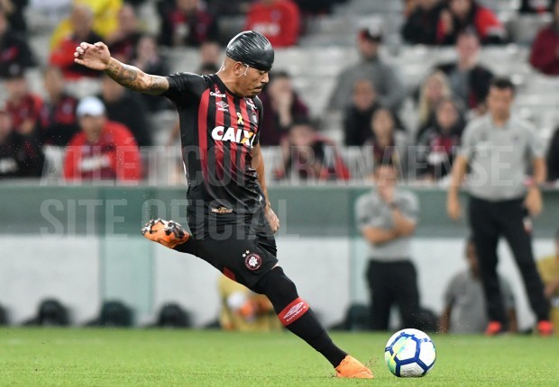 Atlético-PR 1 x 2 Cruzeiro – Com gol no fim, Raposa abre vantagem na Copa do Brasil