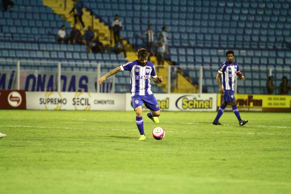 João Paulo quer manutenção da sequência positiva do Avaí na Série B visando briga pelo acesso na competição