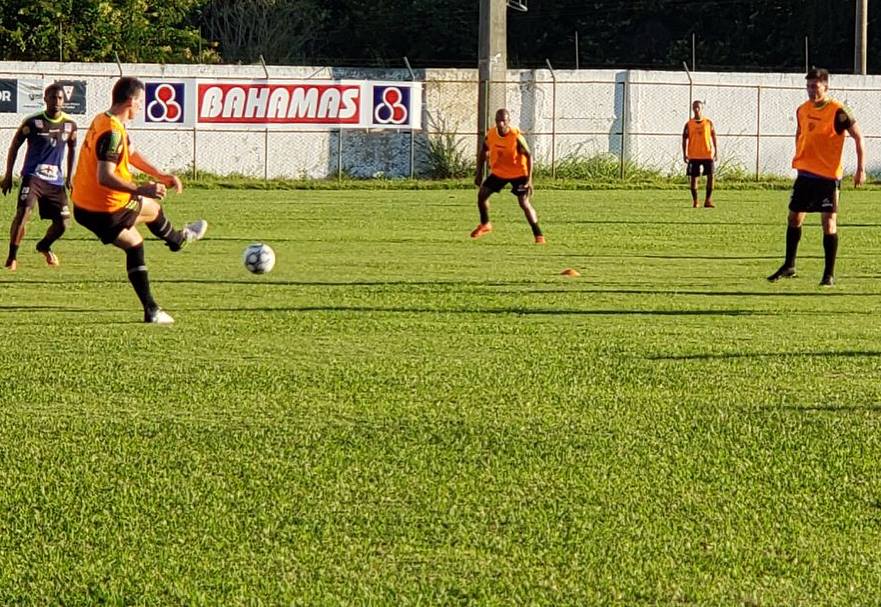 Série C: Eugênio mostra preocupação com ataque e faz testes no Tupi