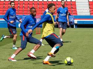 Francês: Após treinar, Neymar é liberado pelo PSG para retornar ao Brasil