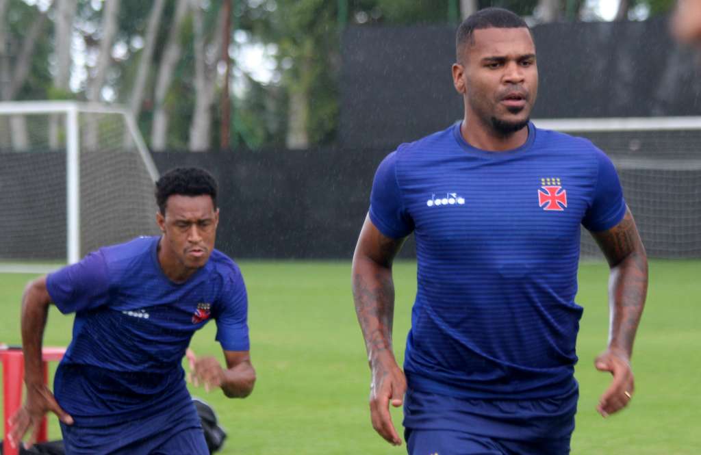 Breno projeta jogo com o Flamengo e avalia momento da defesa