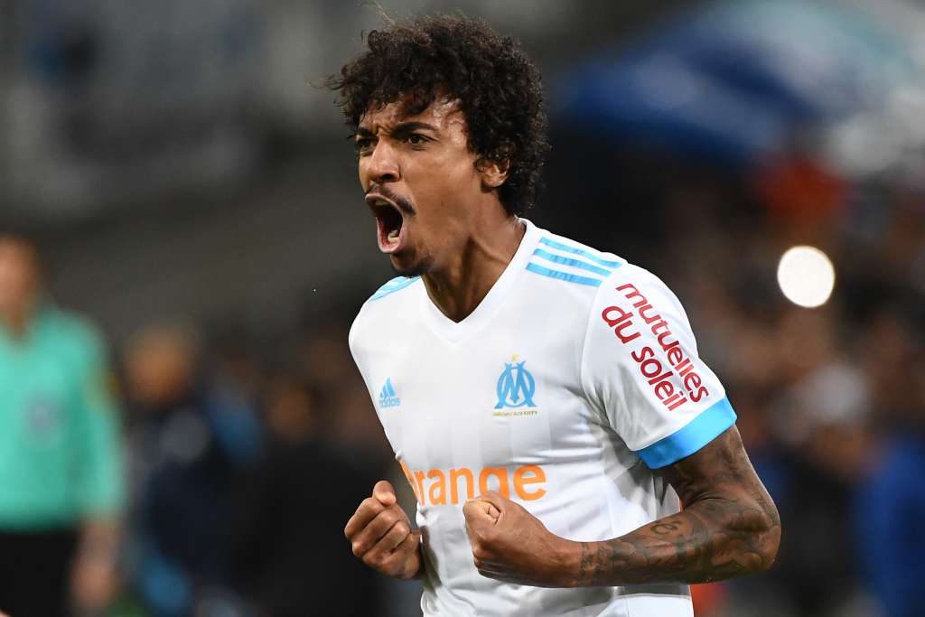 O volante Luiz Gustavo foi o único brasileiro a figurar entre os melhores da Liga Europa