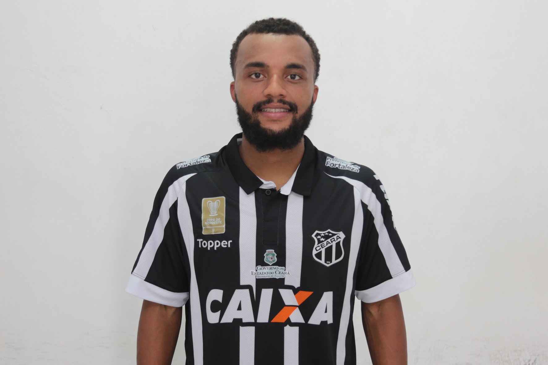 Ceará acerta empréstimo com Atlético-MG e repatria lateral-direito