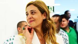 Com presença do presidente do Palmeiras, Leila promove banquete por estatuto