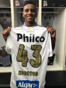 Rodrygo nega contato e diz ainda não se ver pronto para jogar no Barcelona