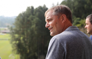 Aguirre promete valorizar base, mas não descarta reforços caso perca jogadores