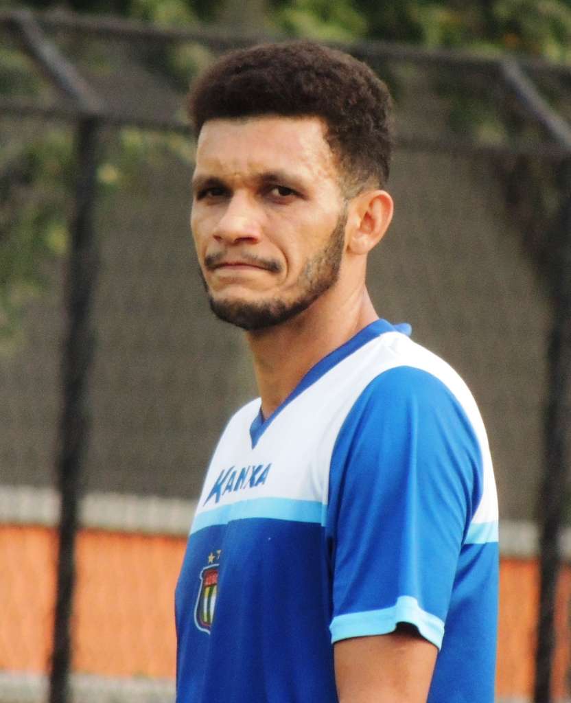 Tendo tempo de sobra para treinar, o lateral-esquerdo Bruno Recife avaliou como o elenco do Azulão está aproveitando dessa circunstância ao seu favor (Foto: Fabrício Cortinove)