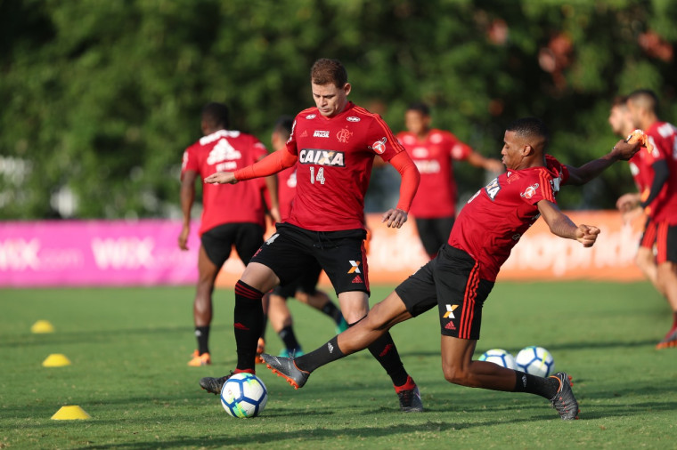 Após decisão da CAS, Flamengo volta a suspender contrato de Guerrero