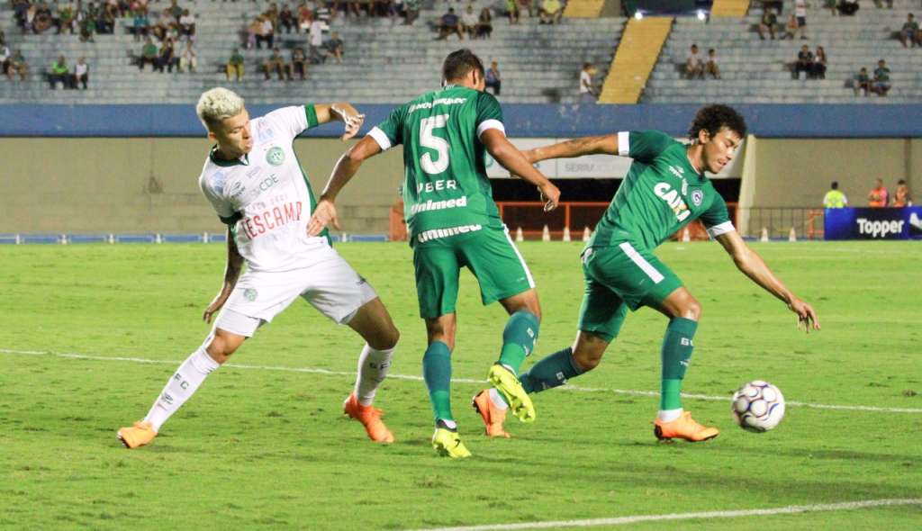 Goiás e Guarani fizeram um jogo bastante disputado no Estádio Serra Dourada